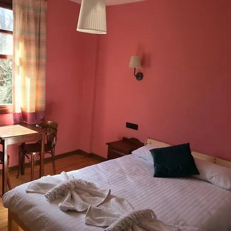 Wood House Bed & Breakfast *