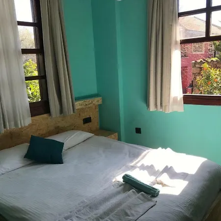 Wood House Bed & Breakfast *